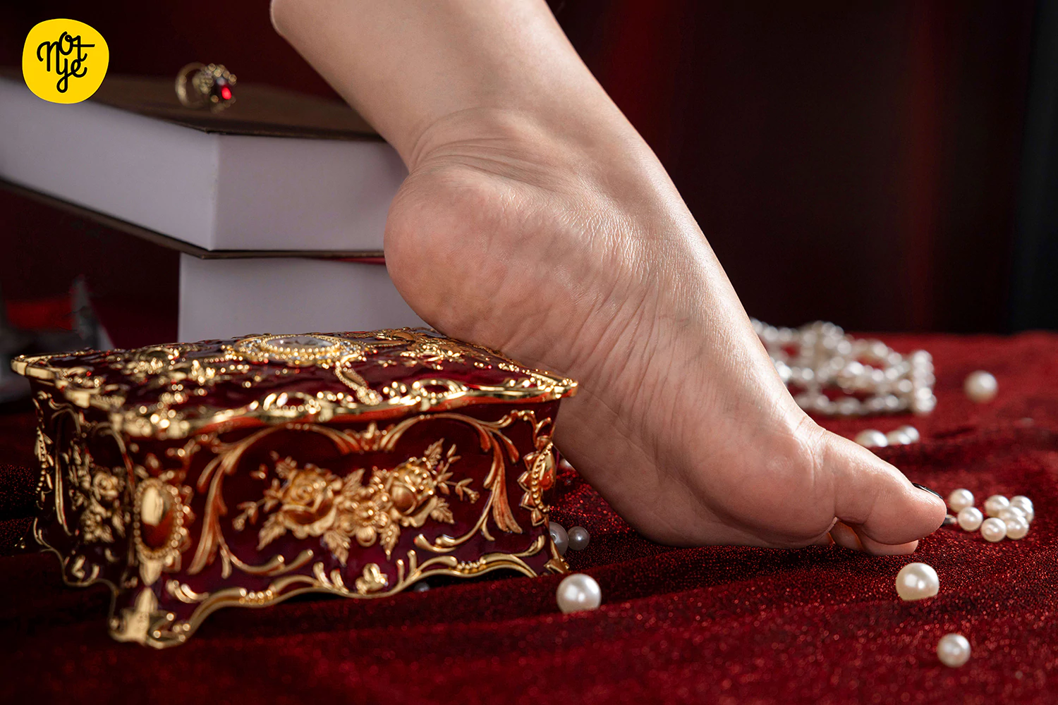 Not_ye_S701_Lifesize_Single_Foot_Toy_10