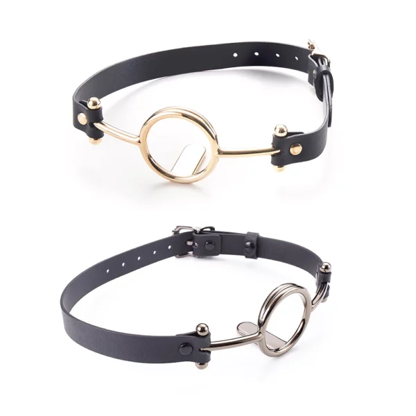 Roomfun_Tongue_Pressing_Mouth_Holding_ZW_057_01